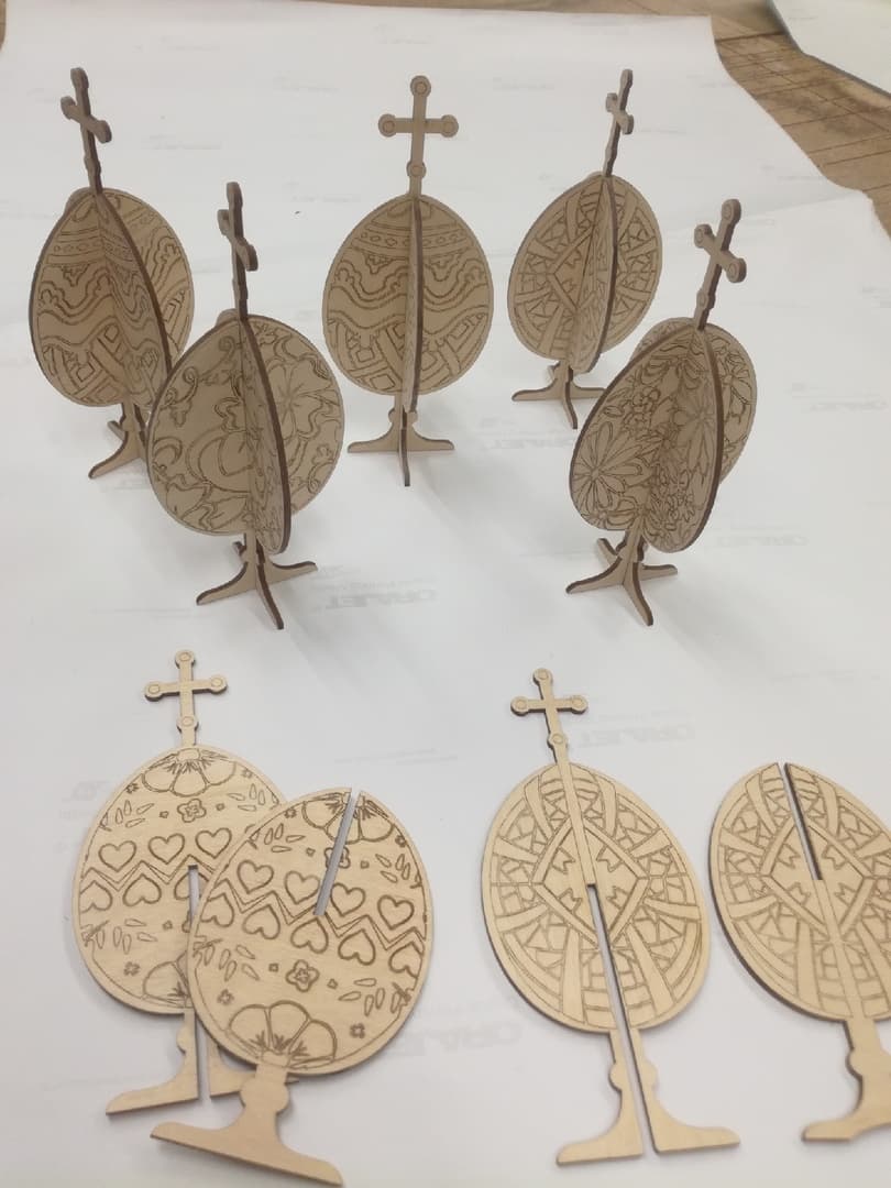 Molde Vetorial de Ovo de Páscoa 3D com Cruz para Laser