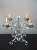 Design Vetor de Candelabro Elegante de 4 Braços