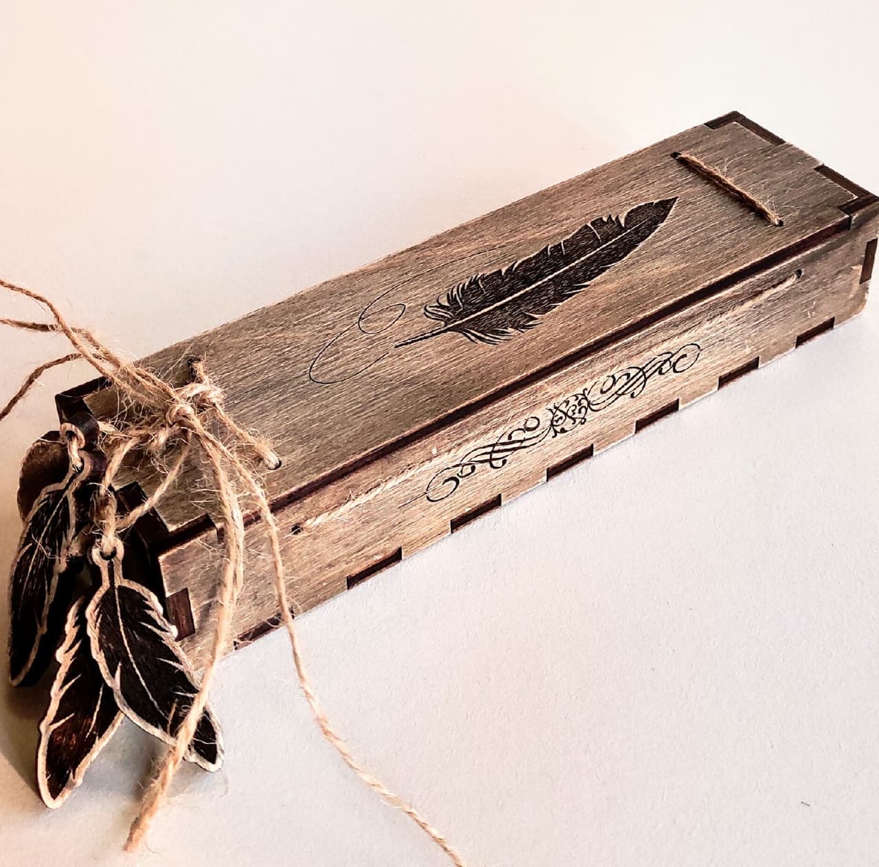 Elegant Feather Design Wooden Pen Box Laser Cut File