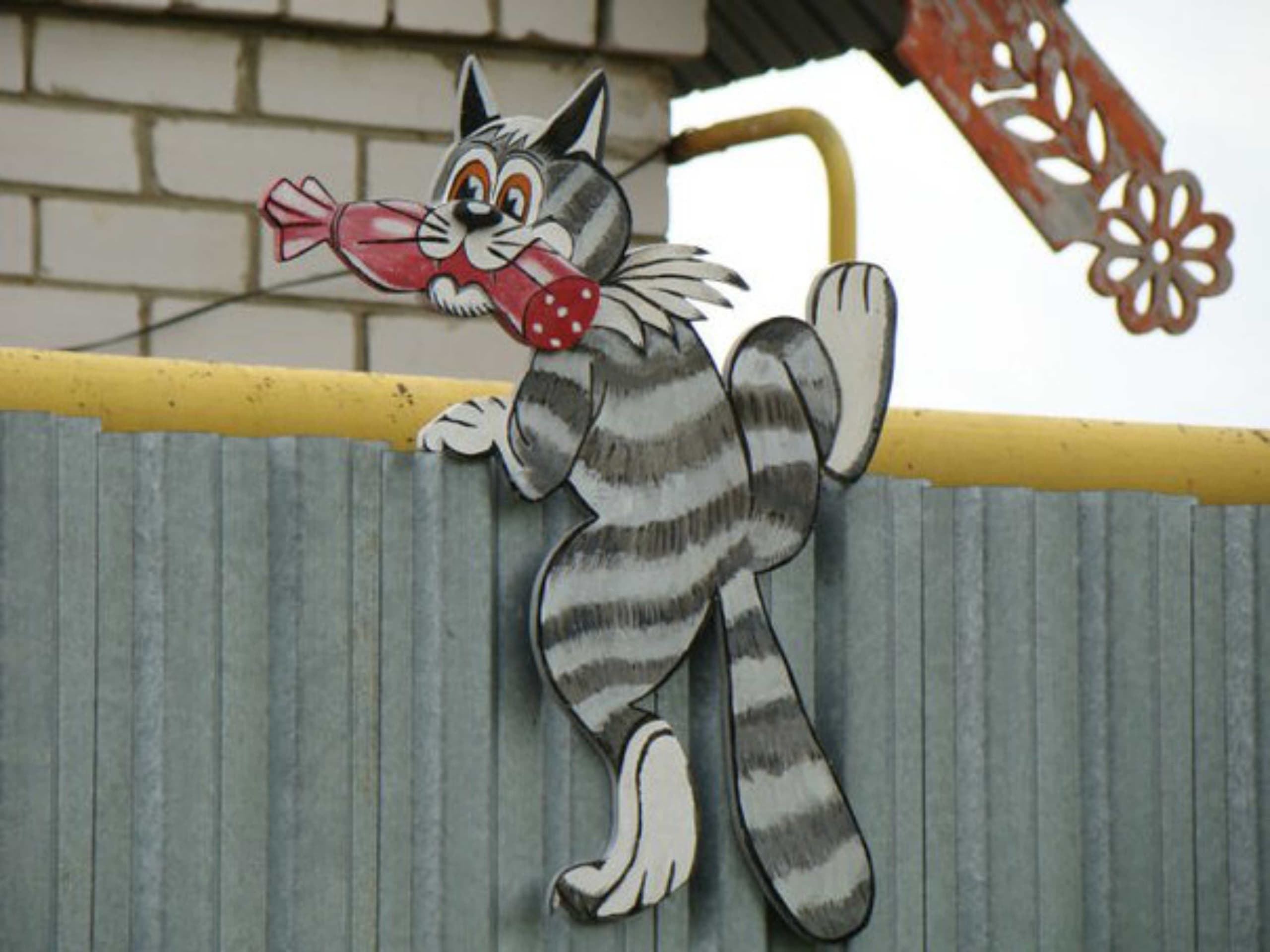 Funny Cat Stealing Sausage Fence Peeker Laser Cut Vector File