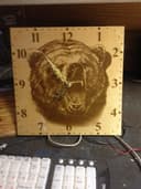 Plantilla de Reloj de Pared Oso Grizzly para Grabado Láser