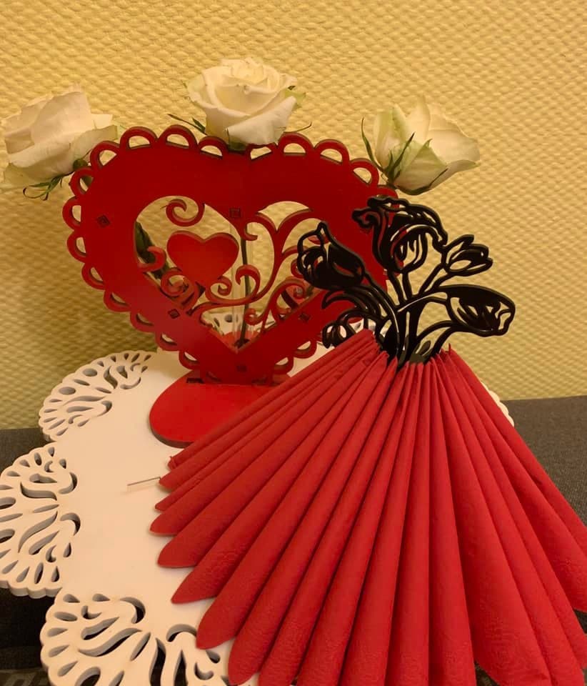 Archivo Laser Cut para Servilletero de Corazón y Flores