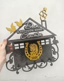 Colgador de Llaves en Forma de Casa con Herradura Vector