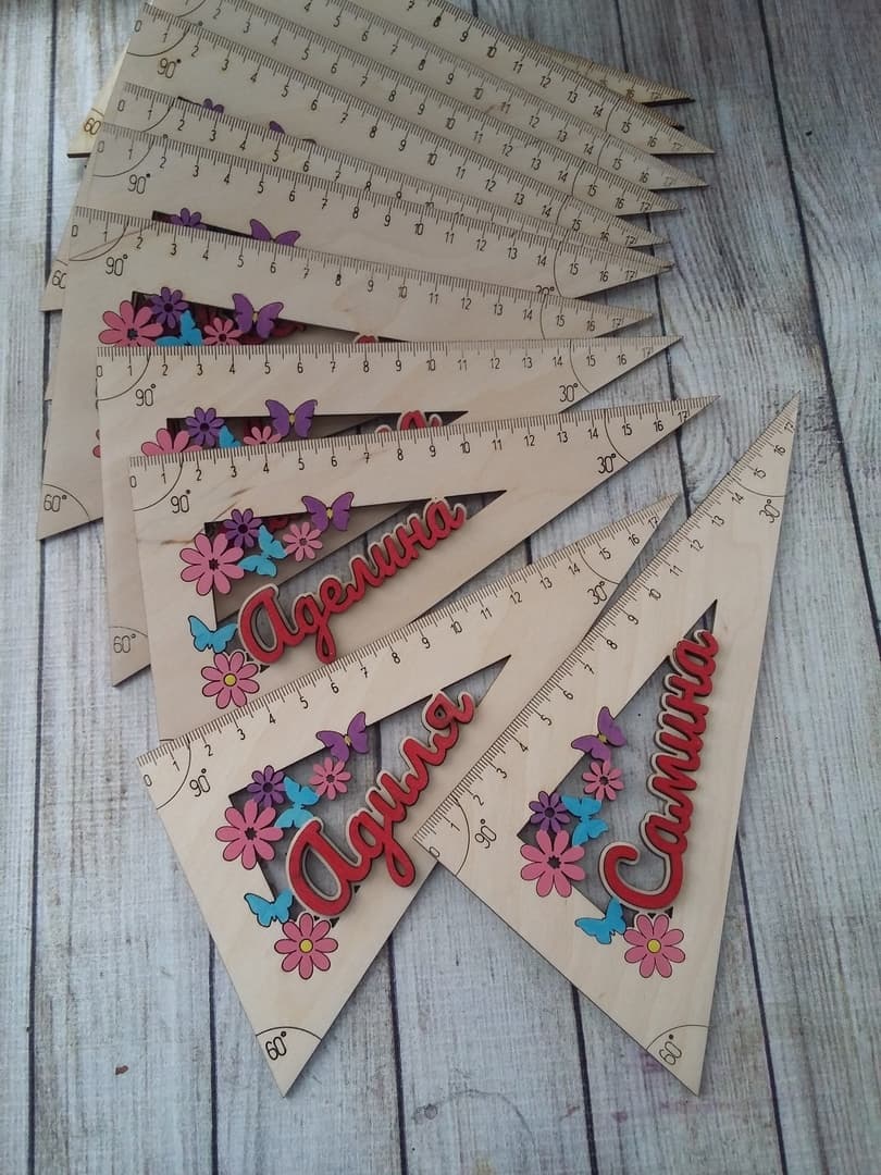 Regla Triangular Personalizada con Mariposas Vector Laser