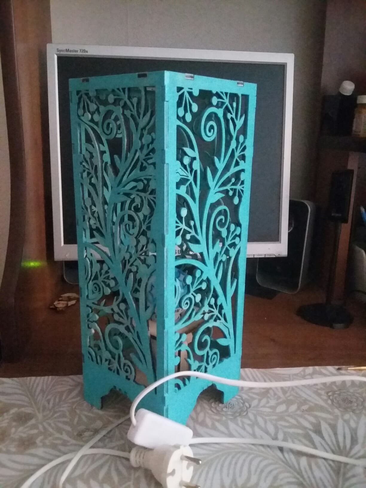 Elegant Floral Pattern Table Lamp Laser Cut Vector File