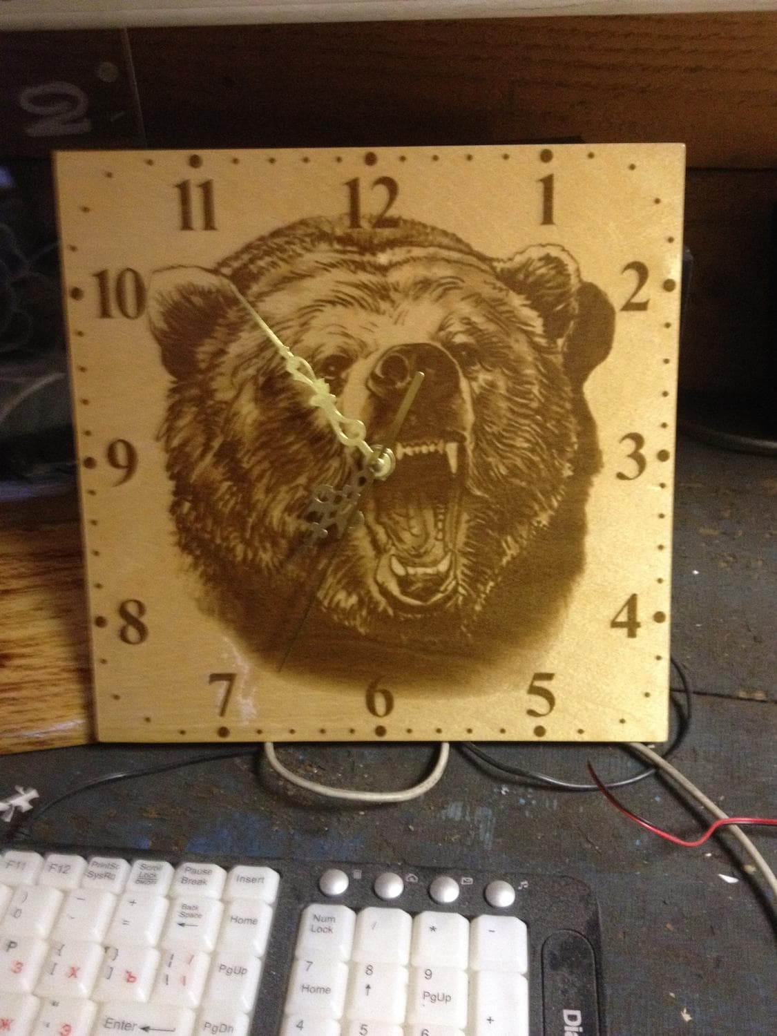 Grizzly Bear Wall Clock Laser Engraving Pattern SVG Vector