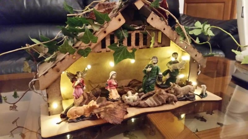 Laser Cut Nativity Scene Stable SVG File for Christmas Decor
